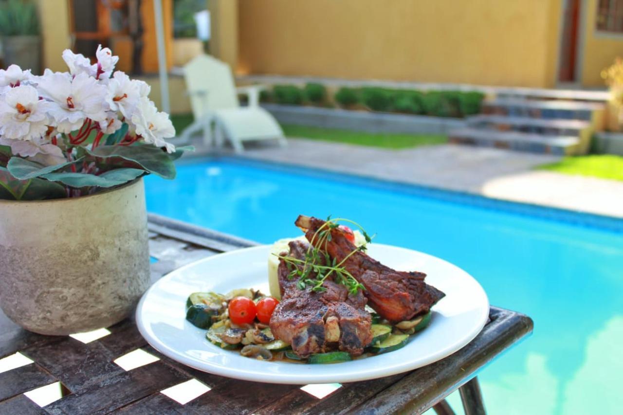 17 On Bird Guest House Beaufort West Exterior photo