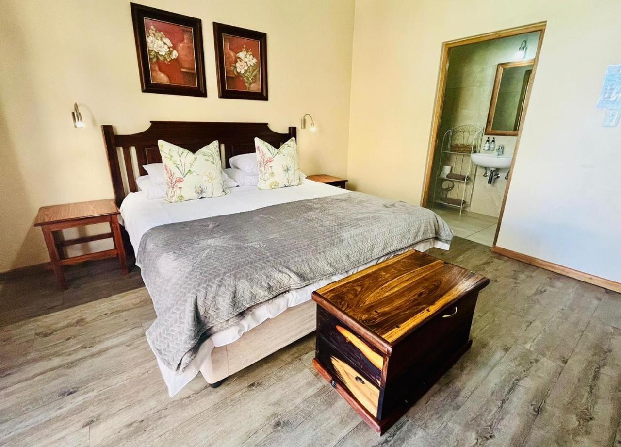17 On Bird Guest House Beaufort West Exterior photo