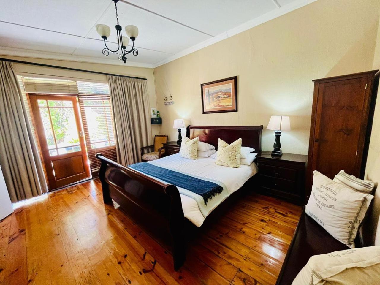 17 On Bird Guest House Beaufort West Exterior photo