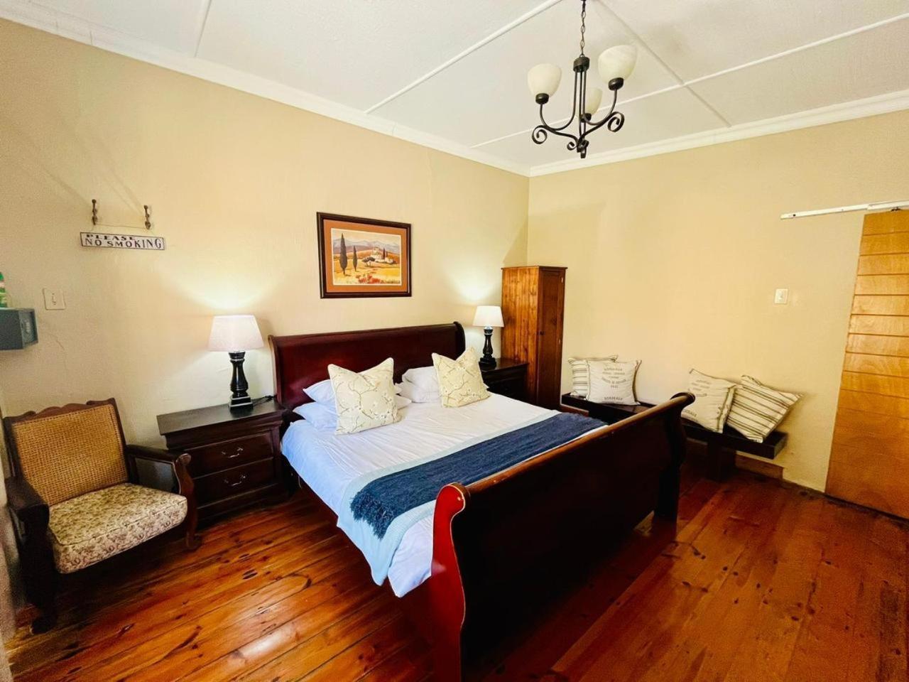 17 On Bird Guest House Beaufort West Exterior photo