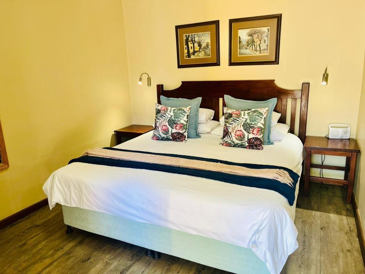17 On Bird Guest House Beaufort West Exterior photo