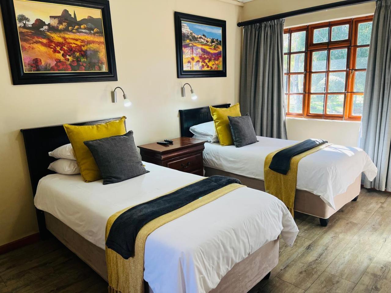 17 On Bird Guest House Beaufort West Exterior photo