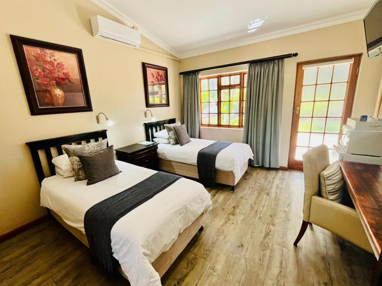 17 On Bird Guest House Beaufort West Exterior photo