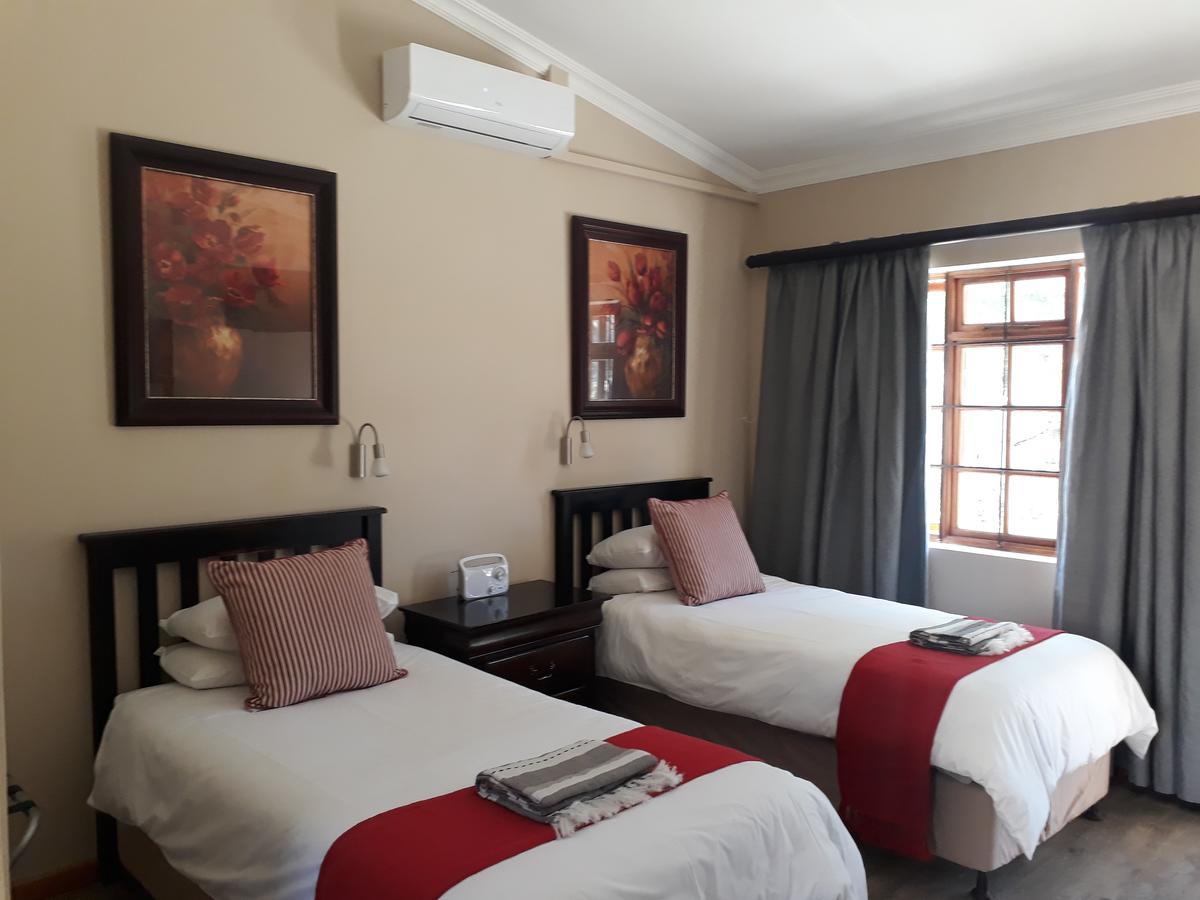 17 On Bird Guest House Beaufort West Exterior photo