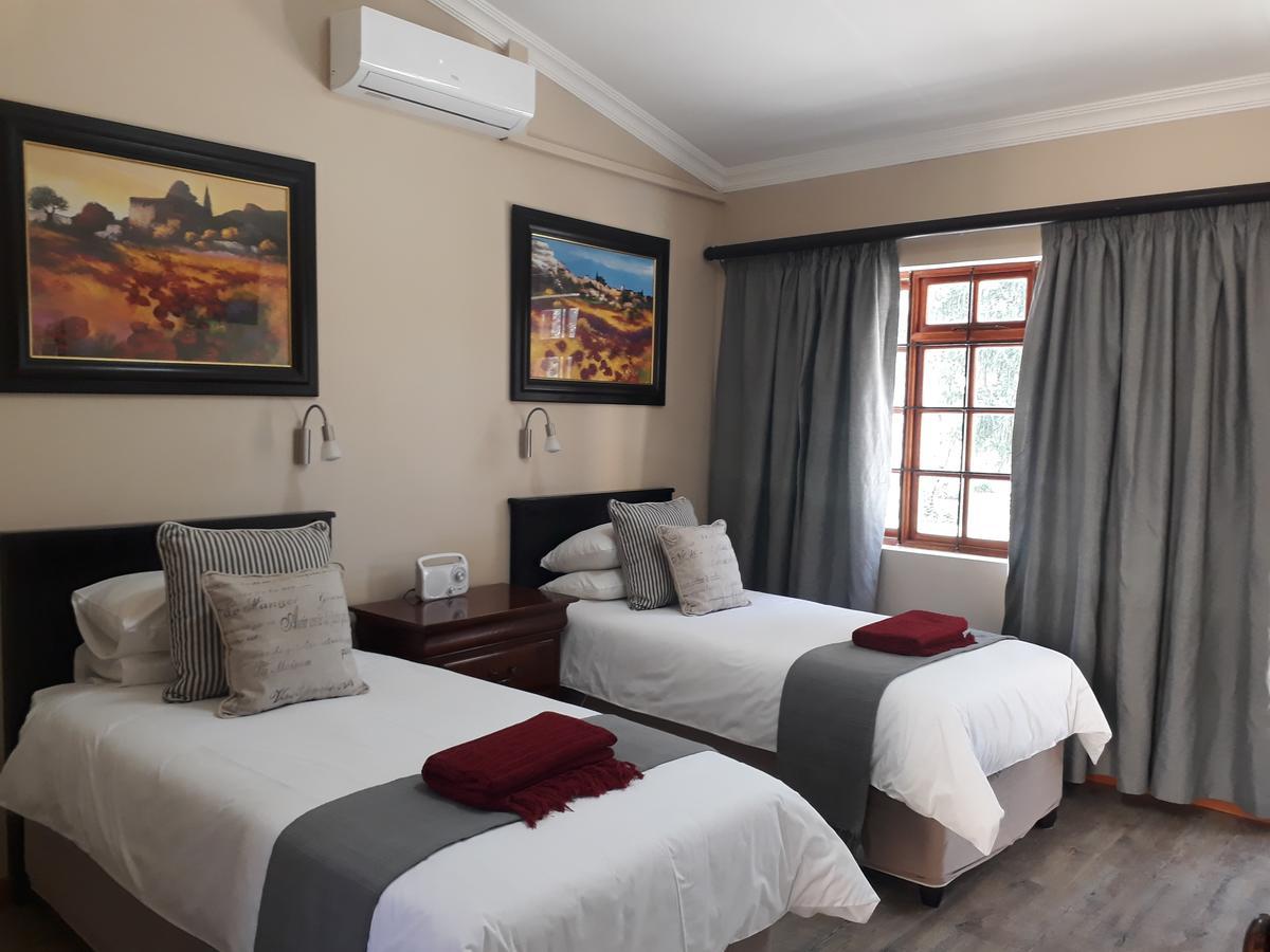 17 On Bird Guest House Beaufort West Exterior photo