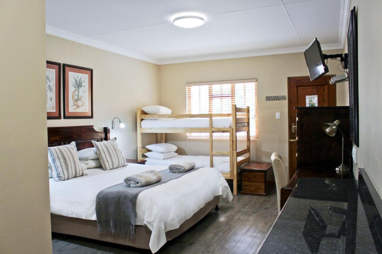 17 On Bird Guest House Beaufort West Exterior photo