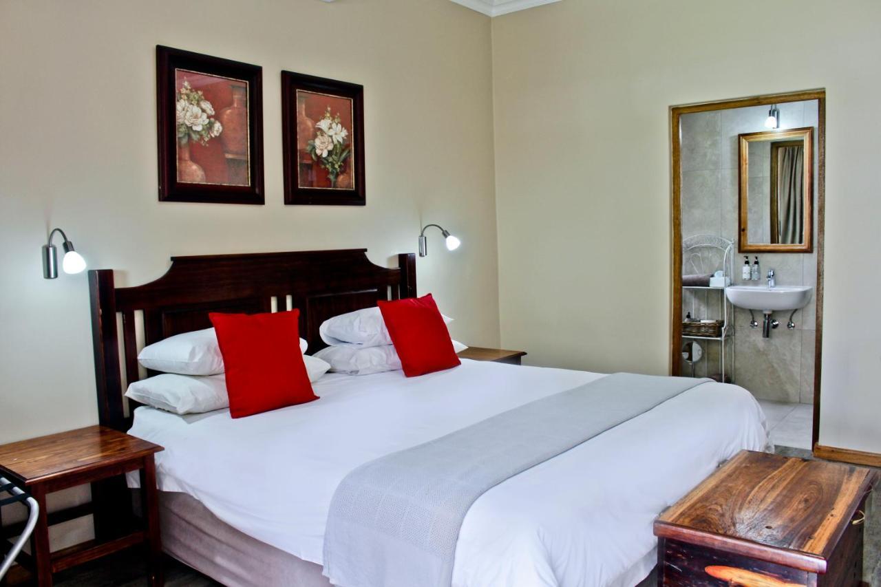 17 On Bird Guest House Beaufort West Exterior photo