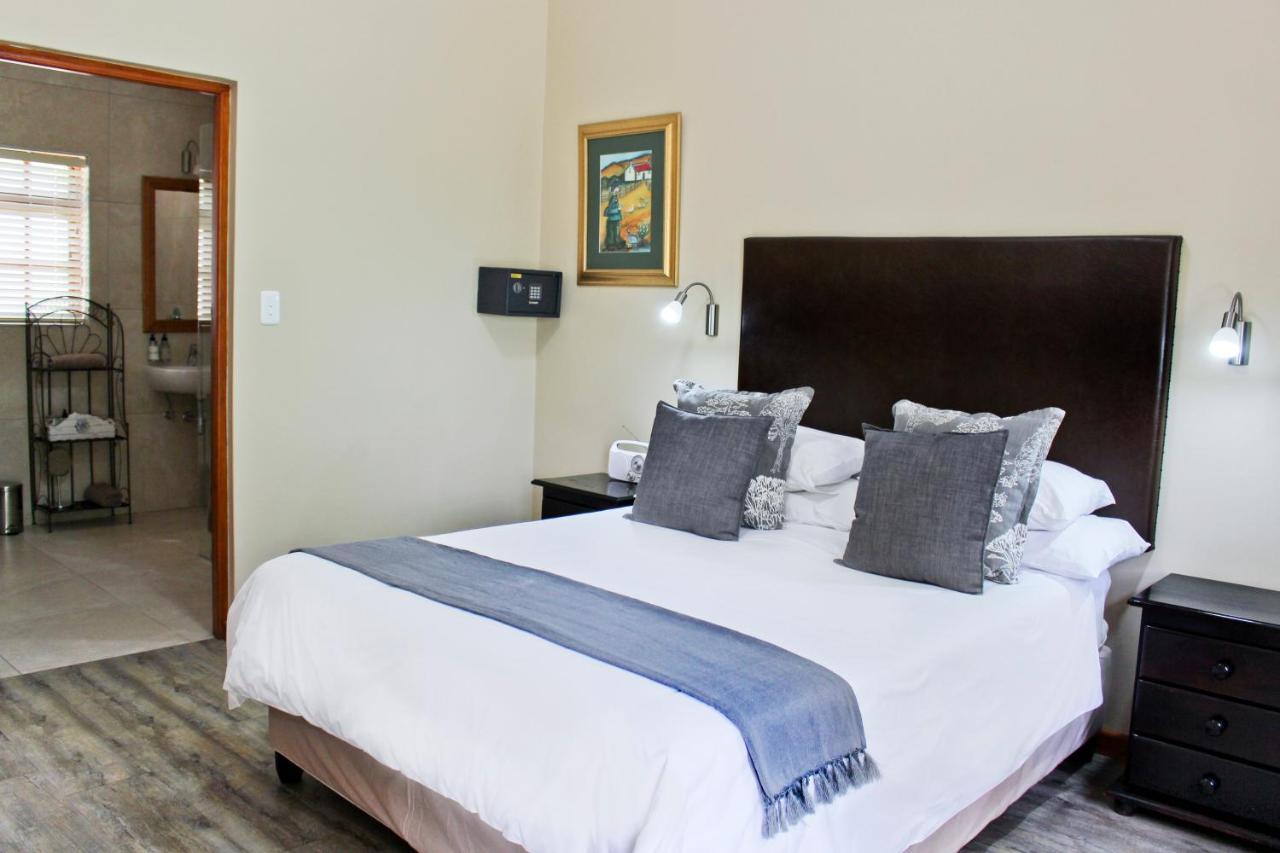 17 On Bird Guest House Beaufort West Exterior photo