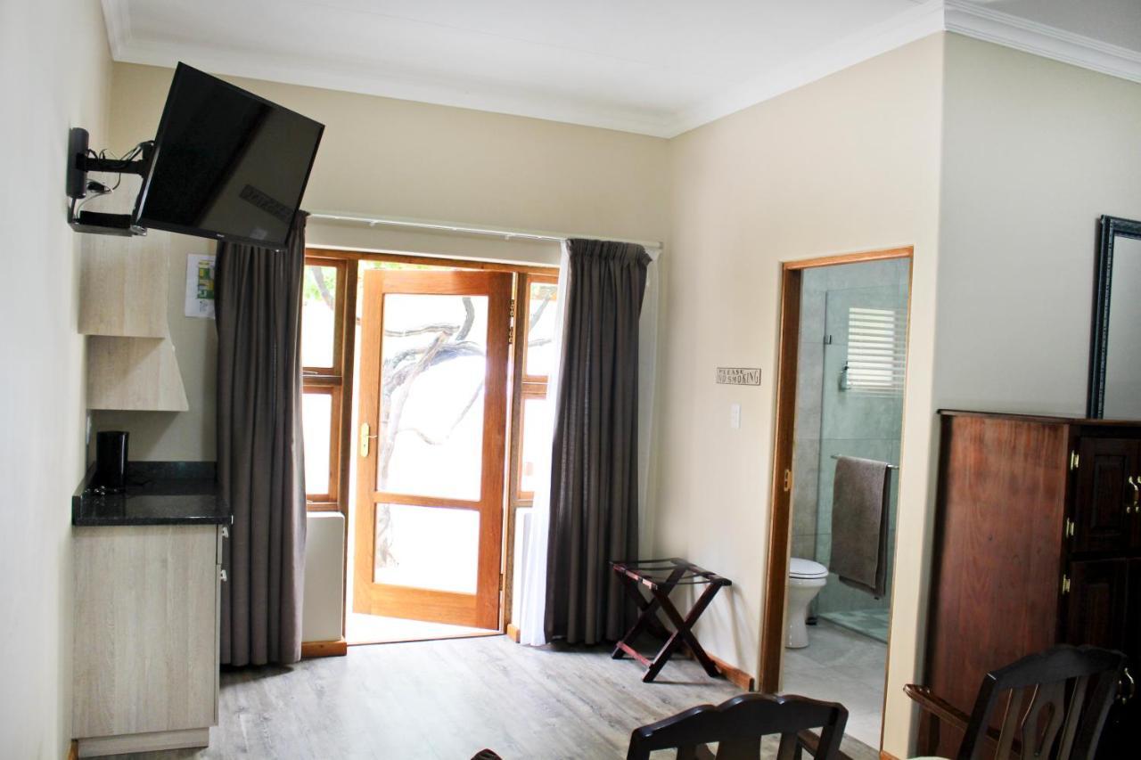 17 On Bird Guest House Beaufort West Exterior photo