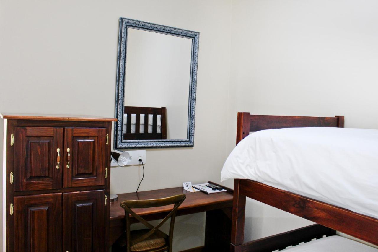 17 On Bird Guest House Beaufort West Exterior photo
