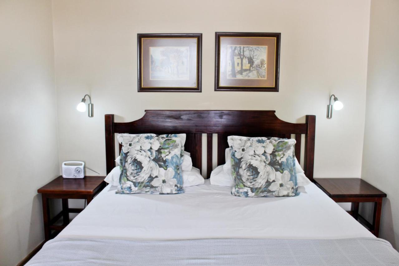17 On Bird Guest House Beaufort West Exterior photo