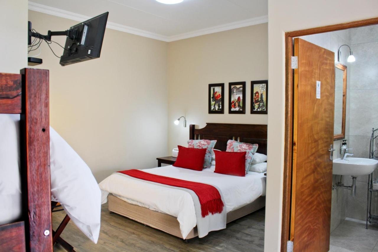 17 On Bird Guest House Beaufort West Exterior photo