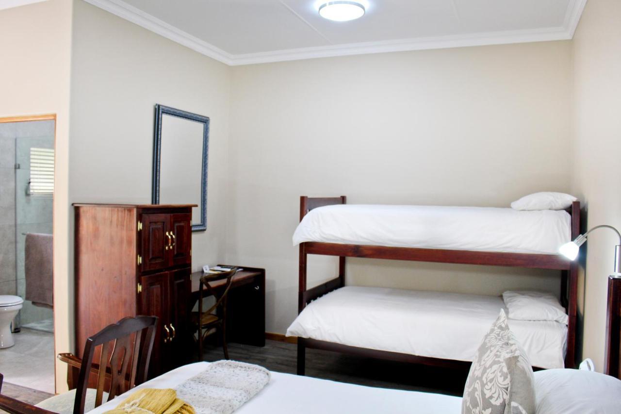 17 On Bird Guest House Beaufort West Exterior photo