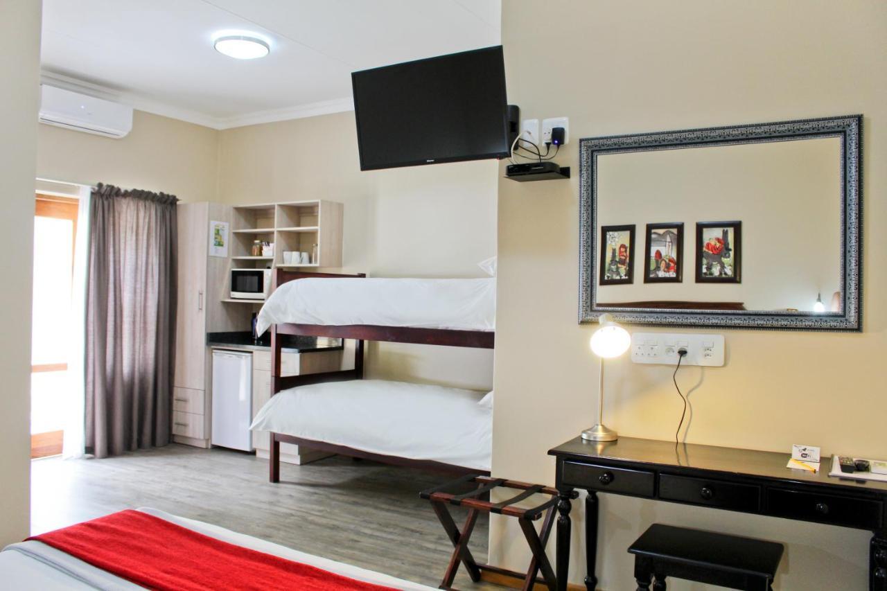 17 On Bird Guest House Beaufort West Exterior photo