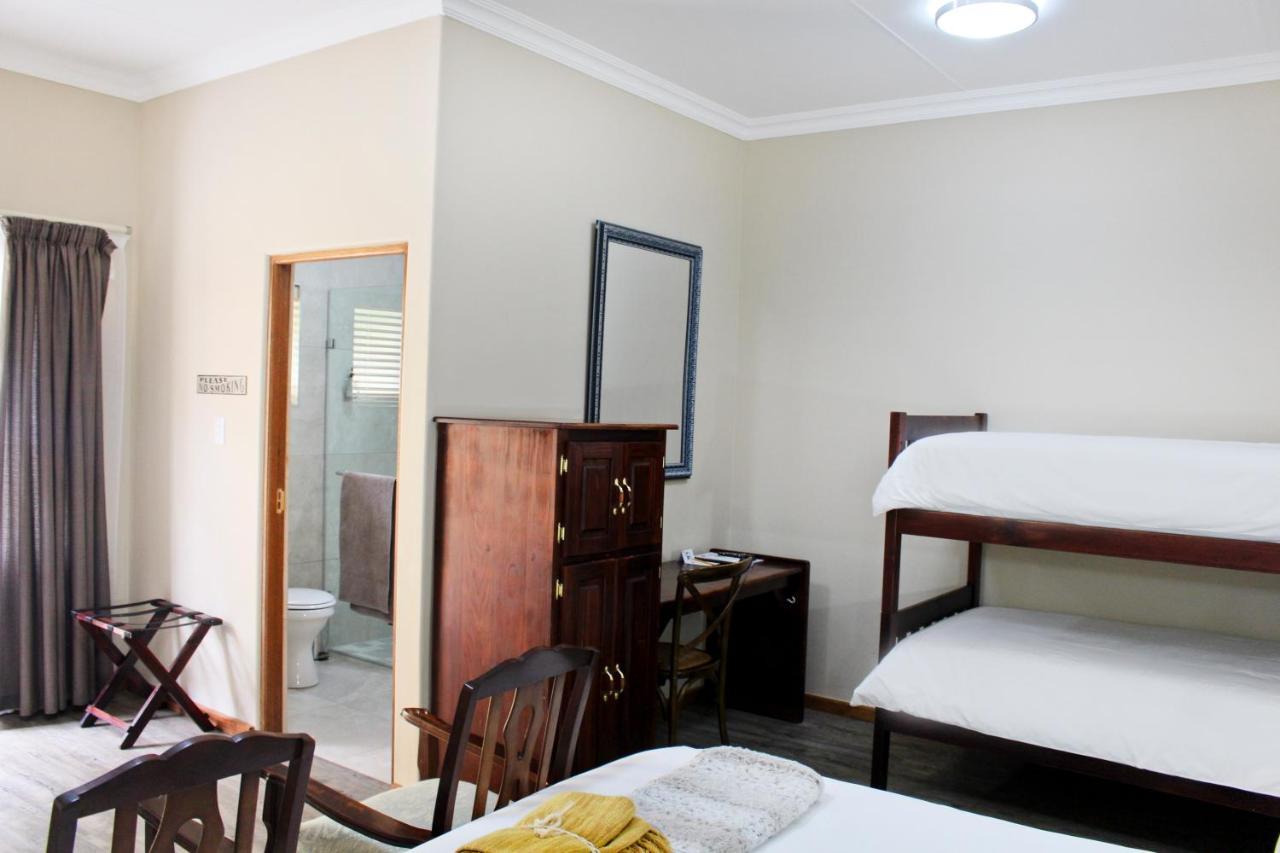 17 On Bird Guest House Beaufort West Exterior photo