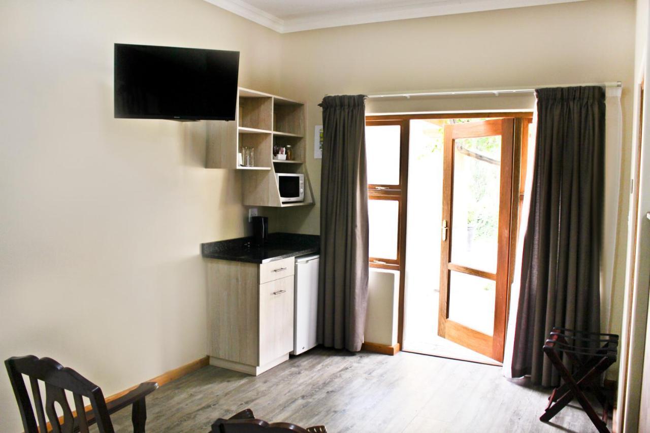 17 On Bird Guest House Beaufort West Exterior photo