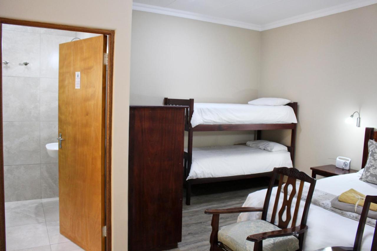 17 On Bird Guest House Beaufort West Exterior photo